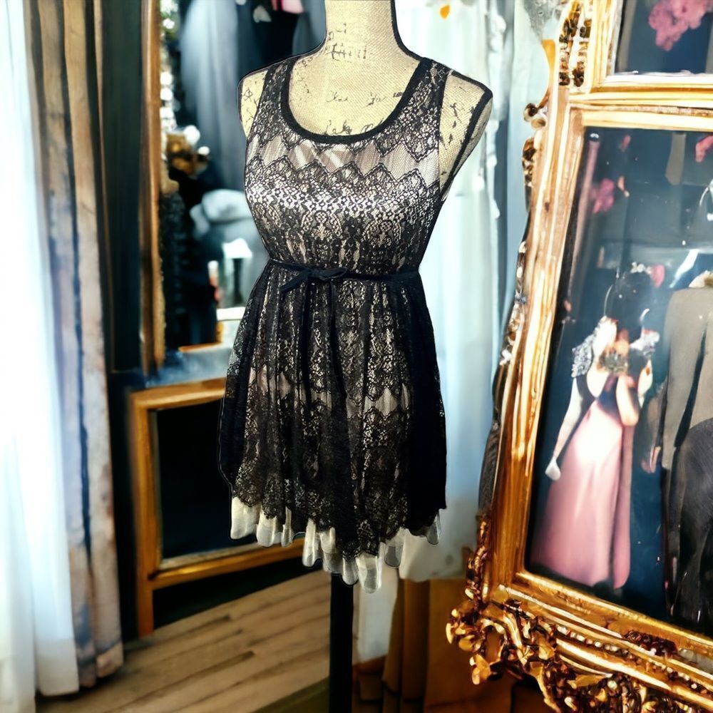 Anthropologie Black Sheep Black and nude lace dress size medium